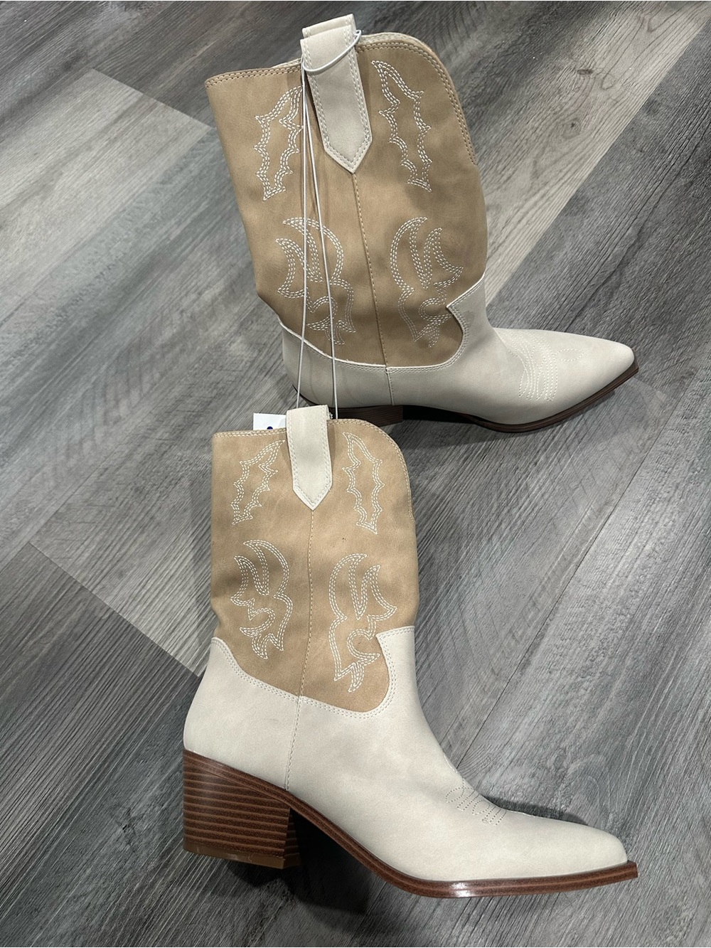 Two-Tone Beige & Cream Western Women's Boots Size 8.5